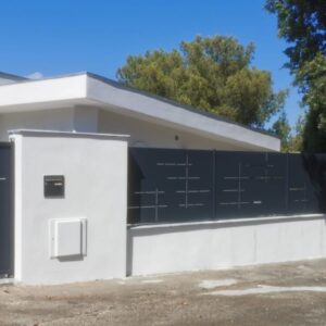Brise-vue découpe laser avec portillon assorti