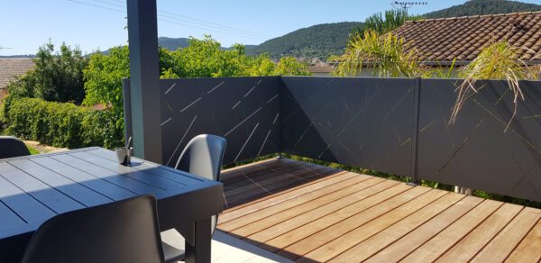 Garde-corps de terrasse aluminium découpe laser