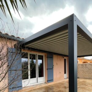 Pergola bioclimatique adossée