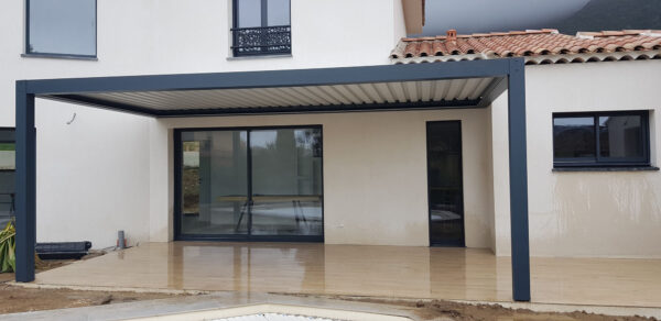 Pergola bioclimatique adossée à la façade – Image 2