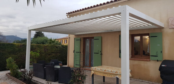 Pergola bioclimatique avec domotique Led – Image 4