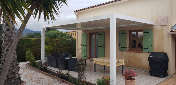 Pergola bioclimatique avec domotique Led