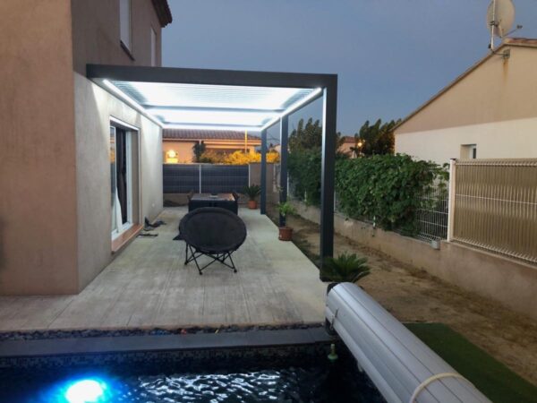 Pergola bioclimatique avec éclairage led