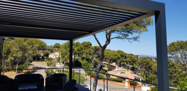Pergola bioclimatique sur terrasse teck – Image 4