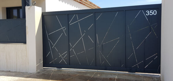 Portail coulissant laser moderne