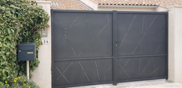 Portail deux vantaux laser moderne