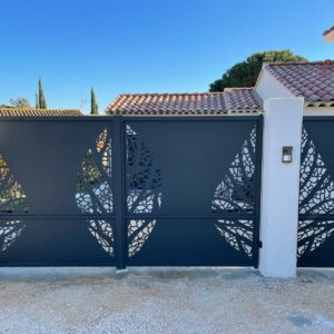 Portail deux vantaux laser personnalisé