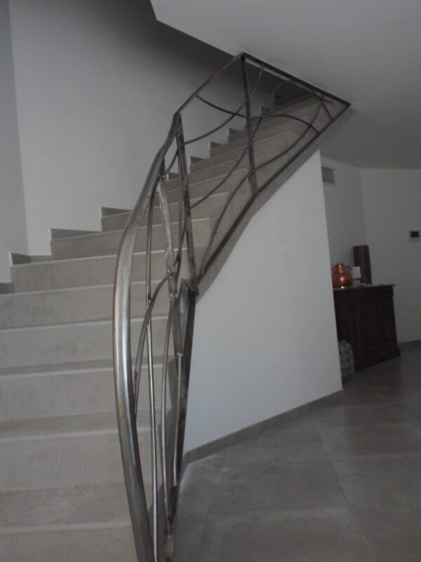 Rampe d'escalier design sur mesure – Image 6